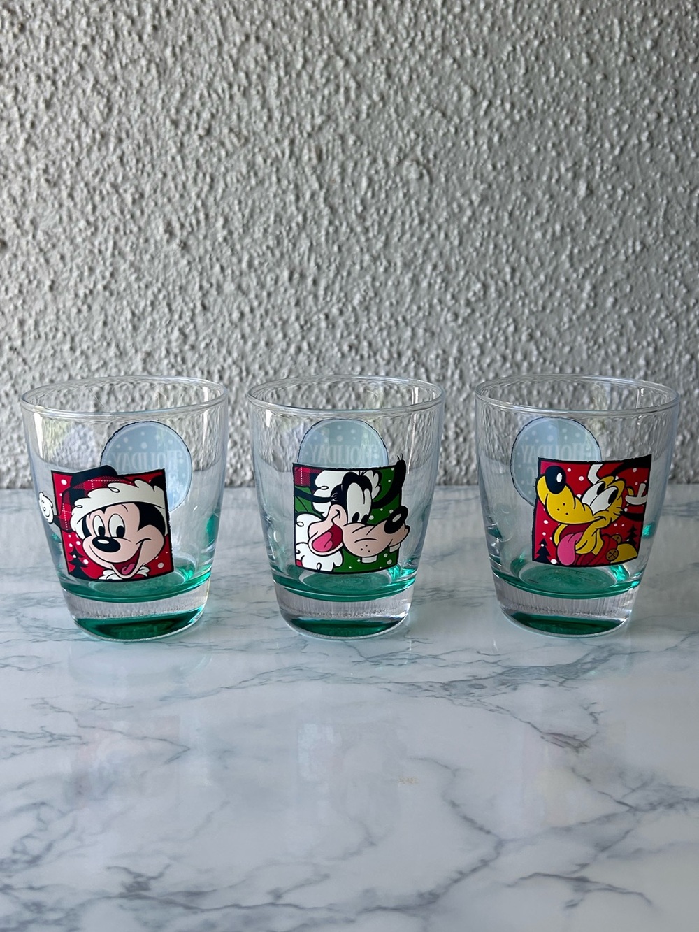 Disney Parks 2025 Mickey And Friends 3 Piece Holiday Glasses Set New